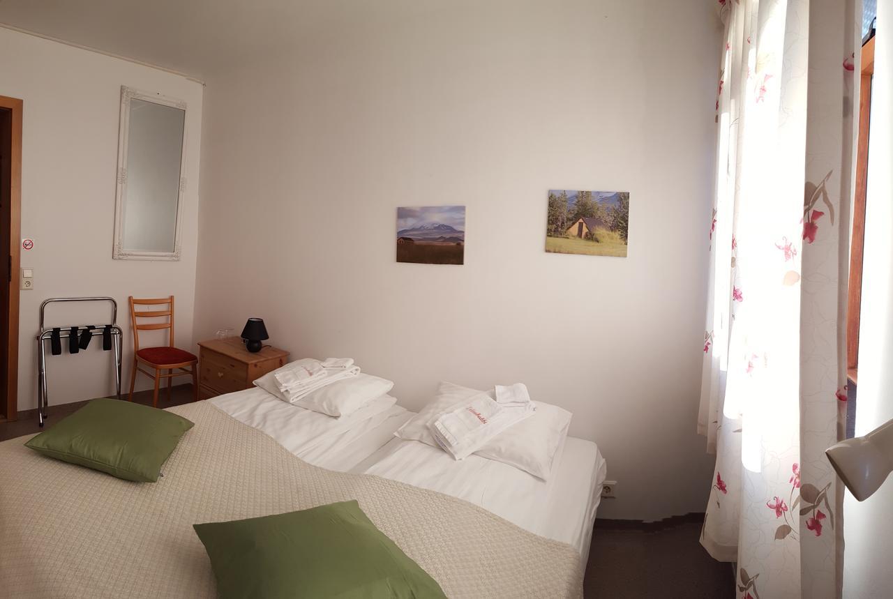 Guesthouse Leirubakki Asolfsstathir Extérieur photo